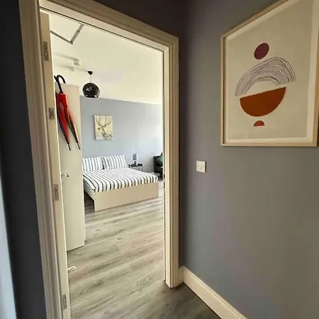 Lovely Studio In City Centre Apartment