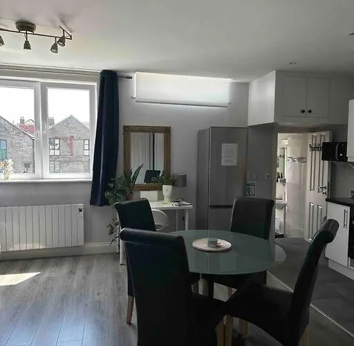 Lovely In Centre Apartment